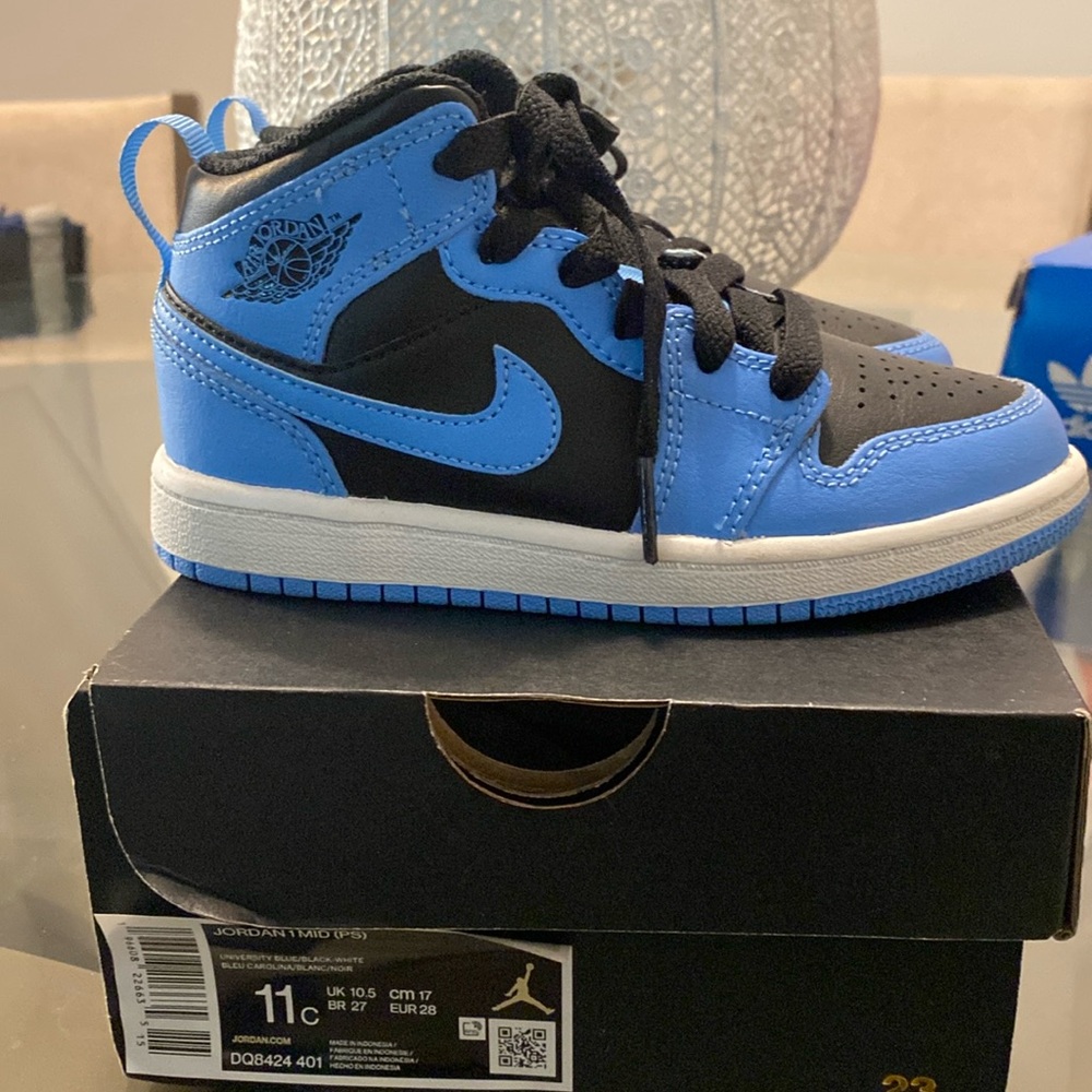 Jordan 1 mid